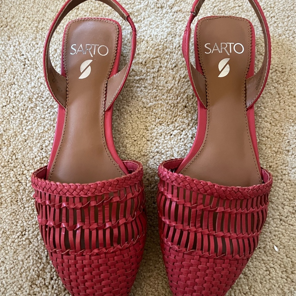 SARTO Women's Red Woven Flats